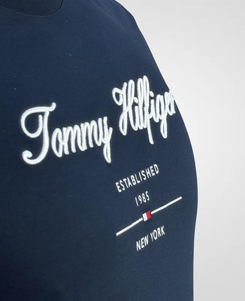 Camiseta Azul Marino Script Logo Masculina Regular Fit - Tommy Hilfiger