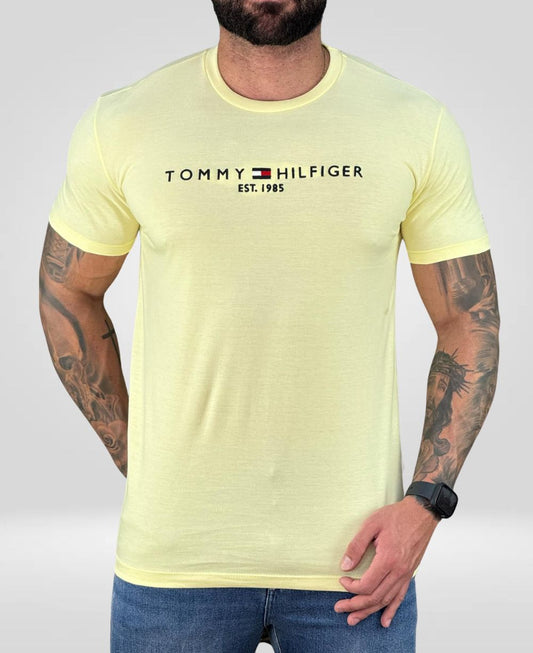 Camiseta Amarilla Masculina Est.1985 - Tommy Hilfiger